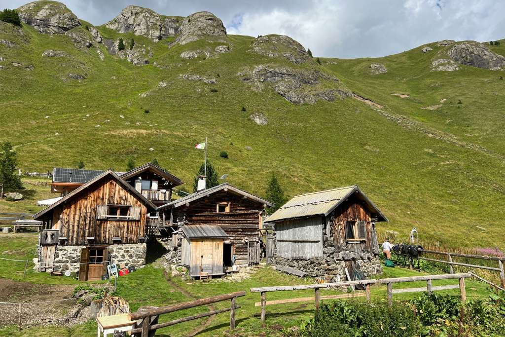 travel the dolomites on horseback