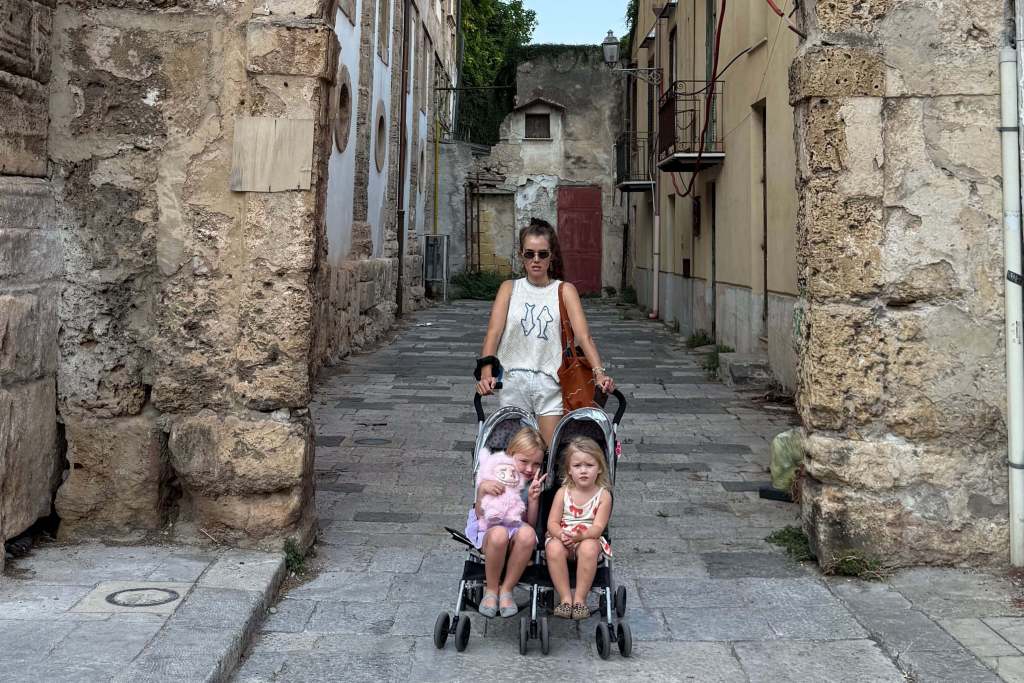 FREQUENT-CRIERS FAMILY TRAVEL GUIDE
