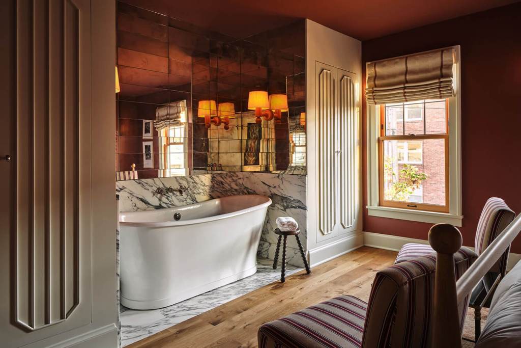 the-seattle-list-HarrysGuestHouse0376-lights-tiny