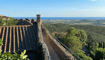 Caplabio hills and sea views_